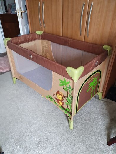 Travel cot