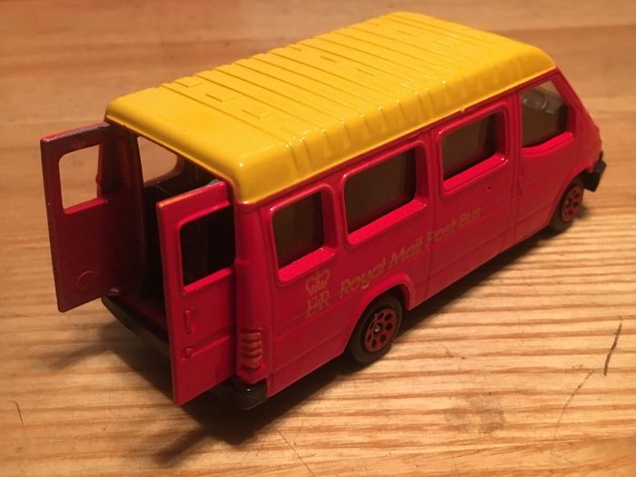 Corgi 1/43 Ford Transit Royal Mail Postbus