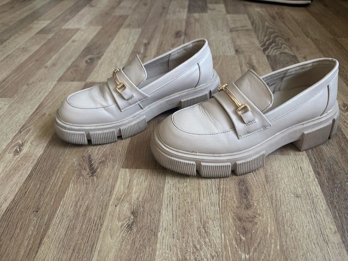 Cream shoes, size UK5(38)