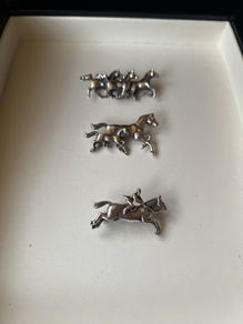 Horse brooches