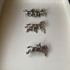 Horse brooches