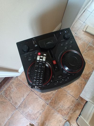 LG Xboom tower station