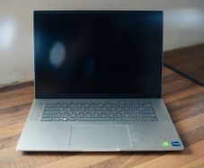 Dell Inspiron 16 5620 Laptop  Intel Core i7 / 16G