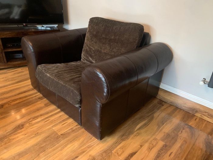 Free items from a household clearance. Only genuine enquiries pls