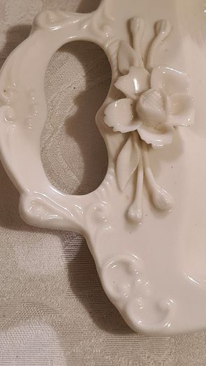 Beleek Esk Plate And 2 Rose  Bowl Vases.