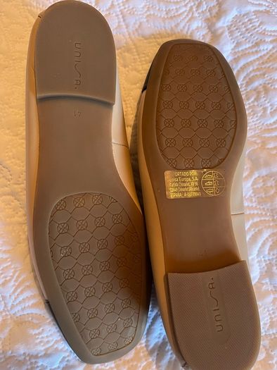 Unisa leather ballet flats. Camel and black with bow. Sz 41. Worn once.