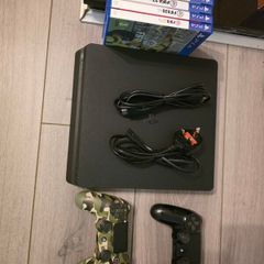 PS4 Slim 500GB + 2 Controllers + 4 FIFA Games