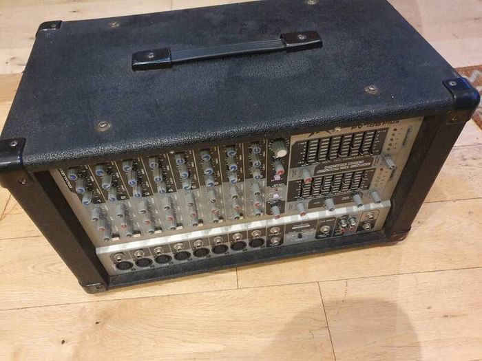 Peavey i8B 8 channel mixer & Power amplifier