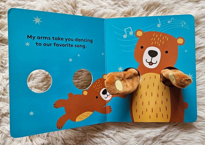 Huge Me Little Bear Finger Puppet Book