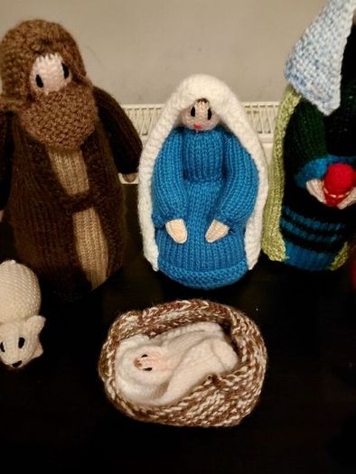 Nativity Knitted Crib 14 Pieces
