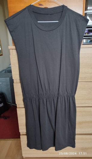 Size M Long tops - bundle of 2
