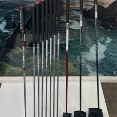 Wilson DynaPWR Stiff Set of Golf Clubs