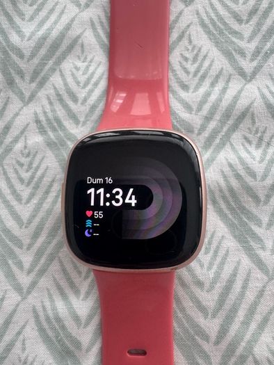 Fitbit versa 4