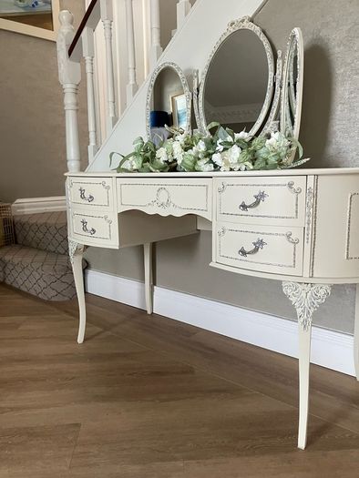Dressing table