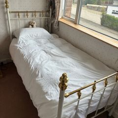 Bed frame style single Victorian style