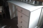 girls dressing table/desk