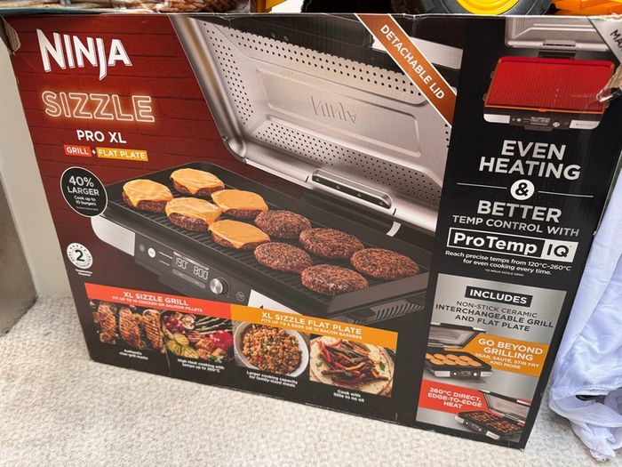 Ninja Sizzle Pro XL Indoor Grill & Flat Plate Used Twice Only