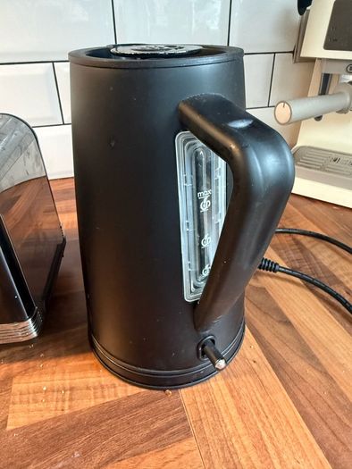 Swan kettle and toaster set