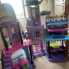 dollhouse