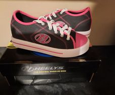 (size 2) Brand New Heeleys