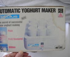 Yoghurt maker