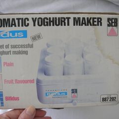 Yoghurt maker
