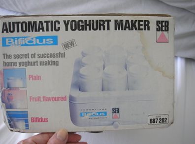 Yoghurt maker