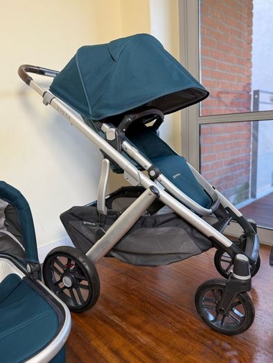 Uppababy Vista Finn V2 maxi cosy car seat with isofix rotating