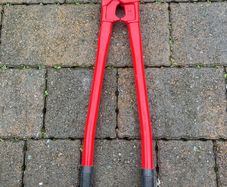 bolt cutter