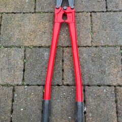 bolt cutter