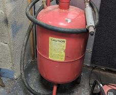 10 Gallon Mobile Sandblasting Pot