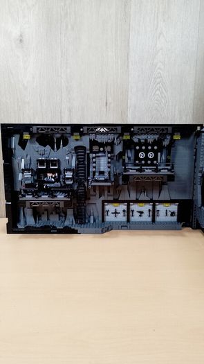 LEGO 76252 Batcave - Shadow Box