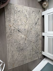 Modern silver abstract rug