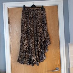 Shein  Skirt.   S.L- 14.   New.