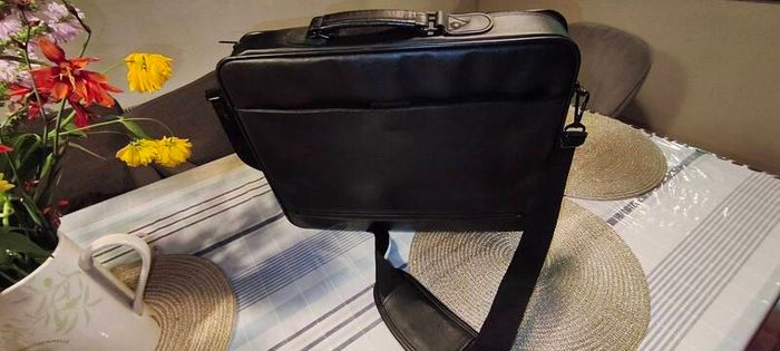 Trust Notebook Mens leather carry bag office bag deluxe.