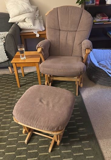 Breastfeeding chair