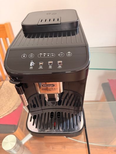 De'Longhi Magnifica Evo coffee machine