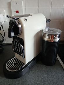 Nespresso Citiz capsule coffee machine & Milk frother