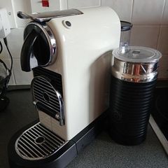 Nespresso Citiz capsule coffee machine & Milk frother