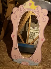 Girls room mirror
