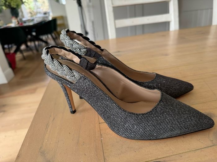 High heels, New. Size 6 black with sparkles and diamond ankle strap