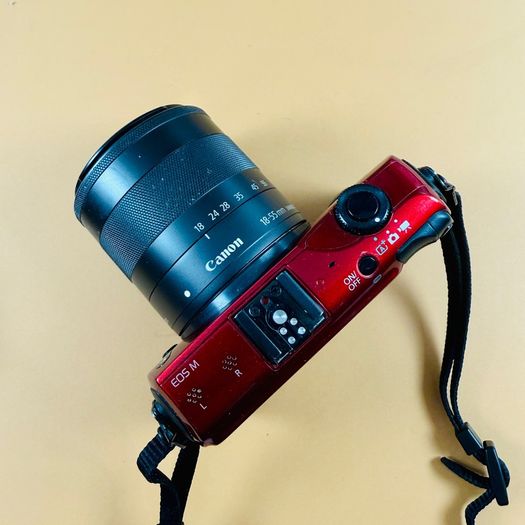 Canon EOS M Kit