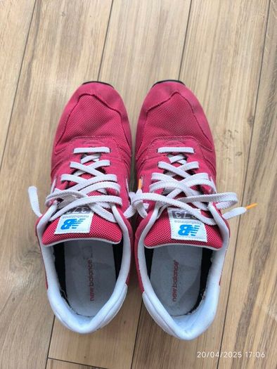 New Balance 373