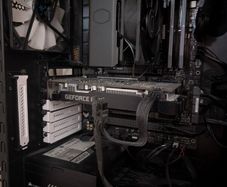 Ryzen 5 7600X | RTX 2060 | 32GB DDR5 | 27" 165Hz + Peripherals
