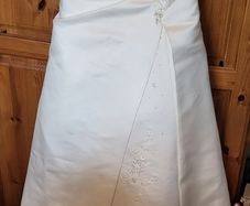 Ivory wedding dress