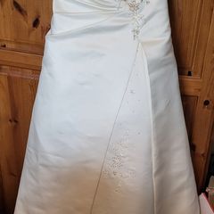 Ivory wedding dress