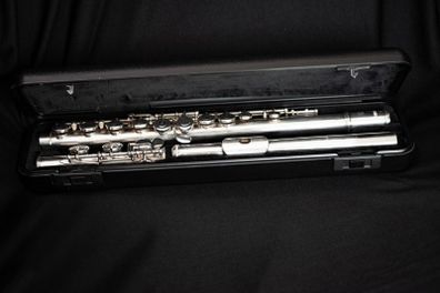 Yamaha YFL-222 student flute