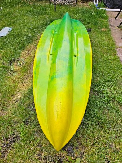 2x Single Kayaks (Sit-on + Sit-in) + 2 Paddles, Spraydeck, Buoyancy Bags, Pump & Universal 2-Kayak Roof Rack