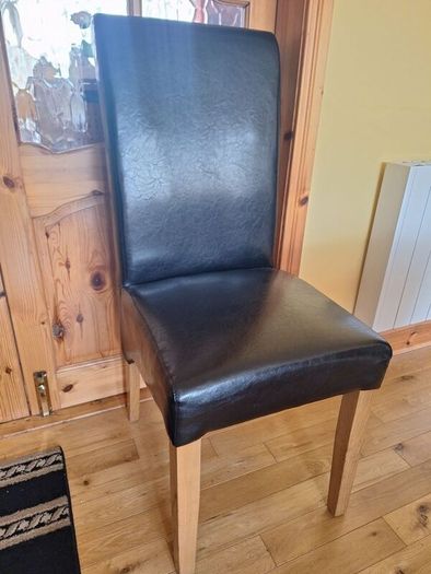 Extendable Dining Table and Six Chairs