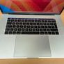 Touch Bar Apple MacBook Pro 15 A1707 (2017) 15.4'' Intel i7 @ 2.80 GHz 512GB SSD 16GB RAM Space Grey (Battery Cycle: 839) Image 2